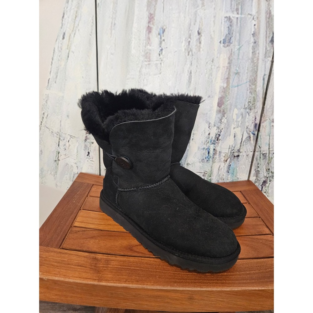 UGG Bailey Button II Boots Size 8 Black Suede Sheepskin Mid Calf‎ Winter Classic